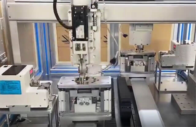 非標(biāo)自動(dòng)鎖螺絲機(jī)