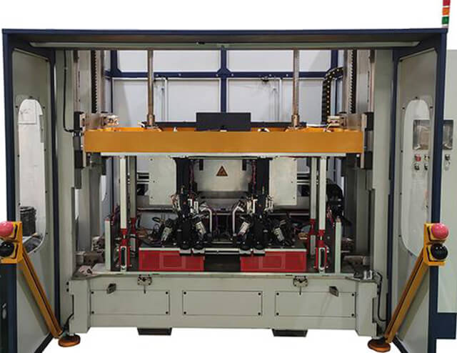 汽車內(nèi)飾包覆設(shè)備