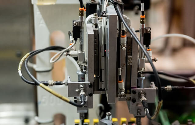 全自動(dòng)鎖螺絲設(shè)備廠家