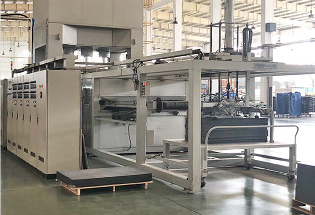 汽車內(nèi)飾地毯熱壓成型機(jī)