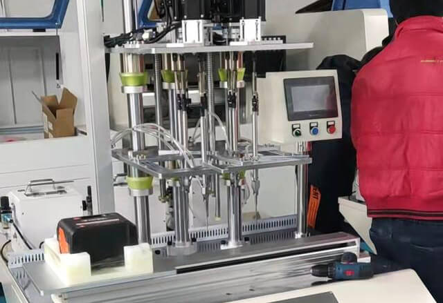 多軸式自動(dòng)鎖螺絲機(jī)