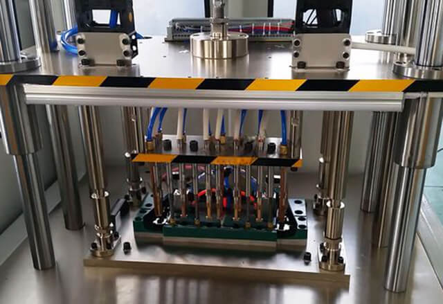 汽車(chē)鍍鉻裝飾亮條熱鉚焊接設(shè)備