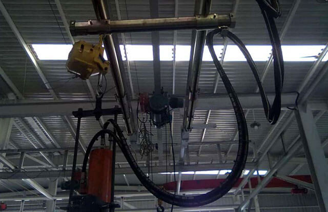 汽車車架鉚接設(shè)備