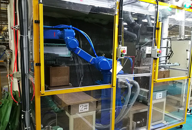 汽車內(nèi)飾自動(dòng)噴膠機(jī)器手