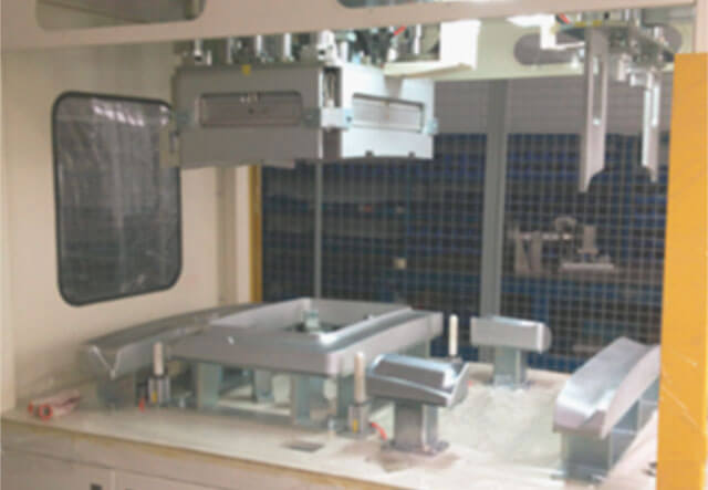 汽車頂棚自動(dòng)噴膠翻邊包覆設(shè)備