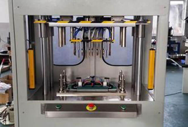 汽車內(nèi)飾件熱熔鉚接機(jī)