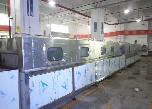 發(fā)動(dòng)機(jī)噴淋清洗機(jī)