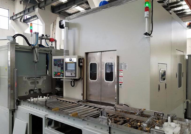 汽車發(fā)動機(jī)缸蓋清洗機(jī)