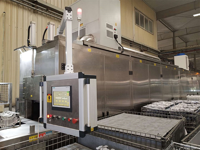 大型超聲波清洗設(shè)備