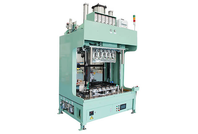 汽車(chē)內(nèi)護(hù)板包覆設(shè)備