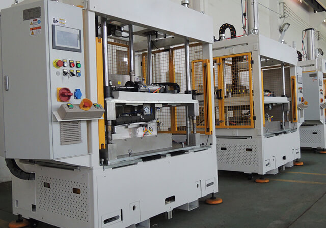 汽車門板自動(dòng)化包覆設(shè)備