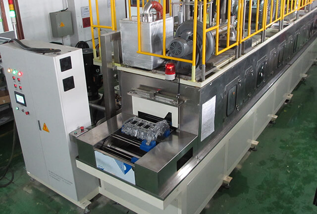 發(fā)動(dòng)機(jī)缸蓋自動(dòng)清洗機(jī)