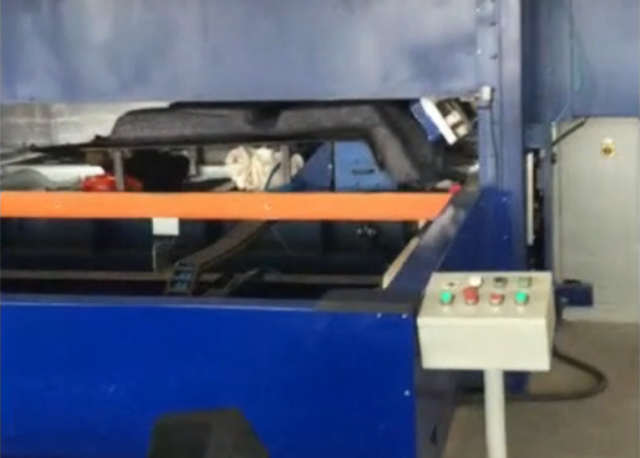 汽車腳墊熱壓成型機