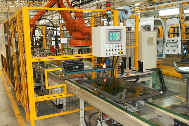 汽車(chē)玻璃涂膠機(jī)器人