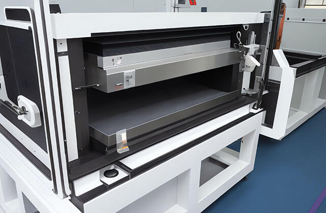 汽車內(nèi)飾配件熱壓成型機(jī)